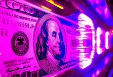 El Gurú Macro Luke Gromen Predice el Colapso del Dólar ante la Deteriorante Situación Fiscal de EE.UU. – Descubre Su Cronograma Ahora - Cripto Boom